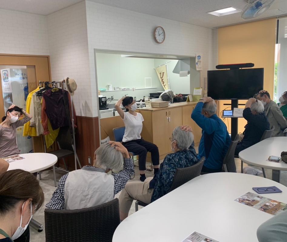 介護福祉士が考案した椅子ヨガ<